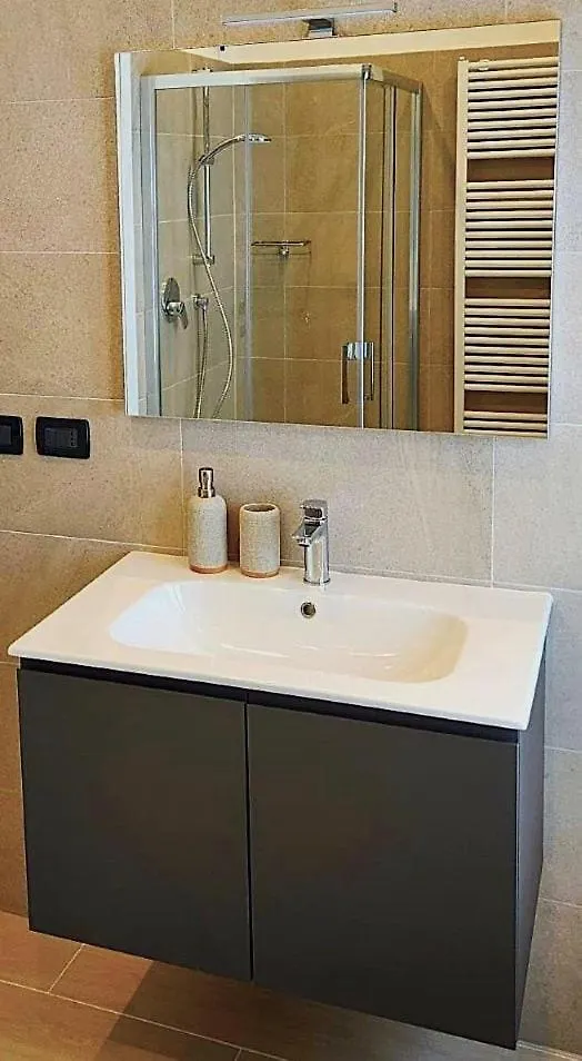 Casa Luini - New, Welcoming And Modern Apartment In The Historic Centre Of Como, With 2 Bedrooms And 1 Complete Bathroom And A Fully Equipped Kitchen Italie