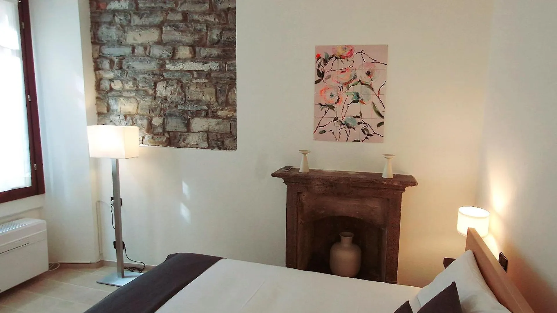 Casa Luini - New, Welcoming And Modern Apartment In The Historic Centre Of Como, With 2 Bedrooms And 1 Complete Bathroom And A Fully Equipped Kitchen