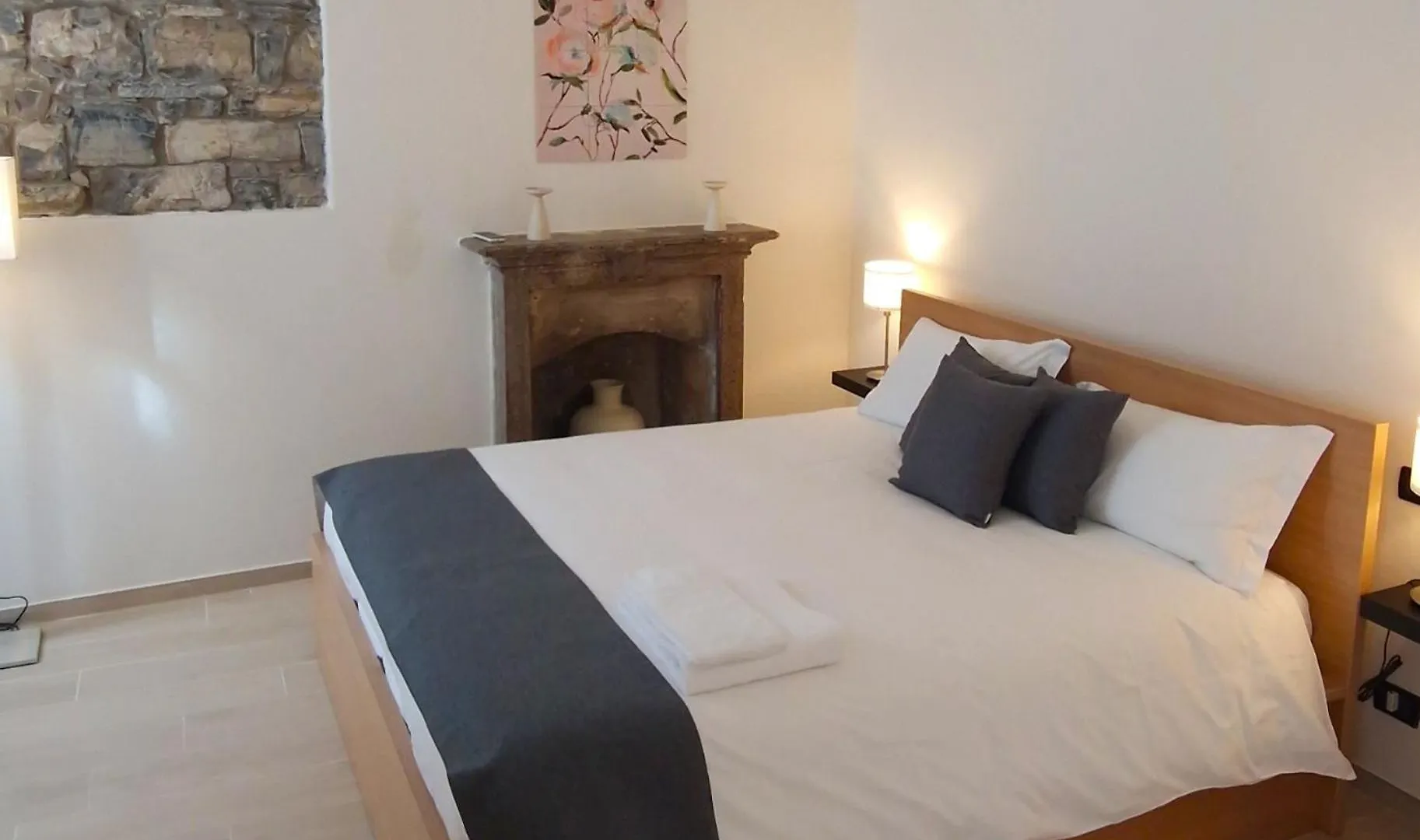 Casa Luini - New, Welcoming And Modern Apartment In The Historic Centre Of Como, With 2 Bedrooms And 1 Complete Bathroom And A Fully Equipped Kitchen 0*,  Italie